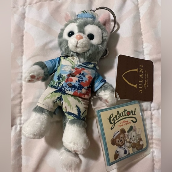 Disney Accessories - Gelatoni (a Disney friend of Duffy) Aulani plush keychain BNWT